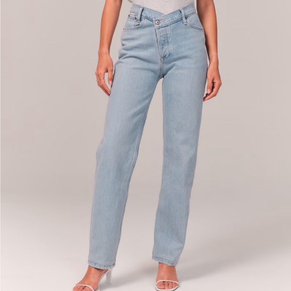 Abercrombie & Fitch Light Wash Crossover The Dad High Rise Jeans - Picture 1 of 5